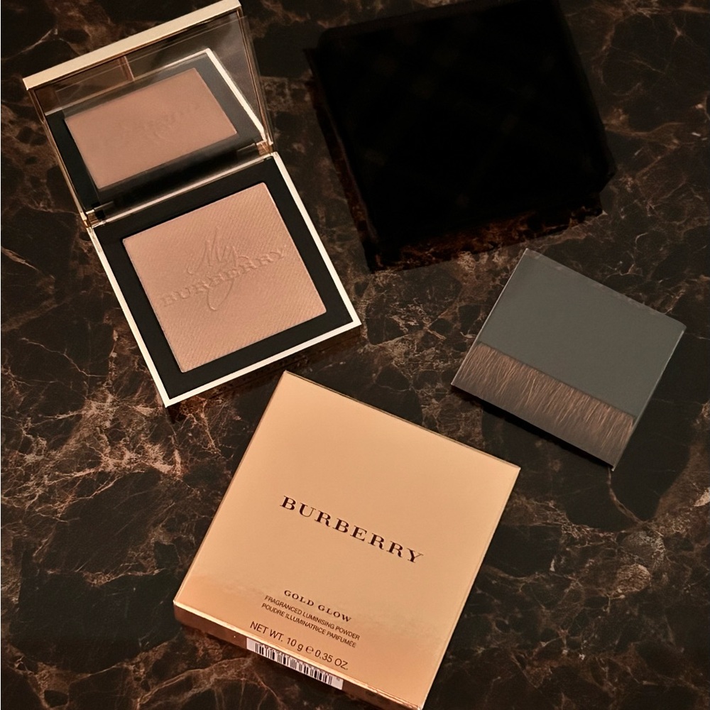 Sale!! New In Box!! Burberry Fragrance Luminizing Powder